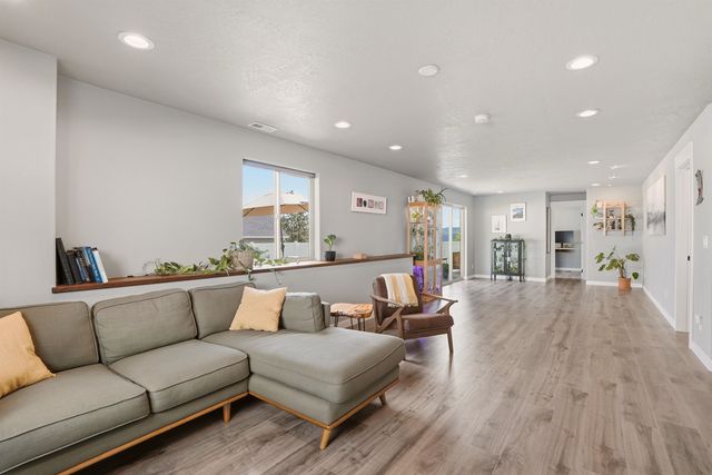 5106 N Emerald Ln, Spokane, WA 99212