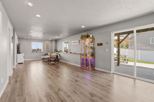 5106 N Emerald Ln, Spokane, WA 99212