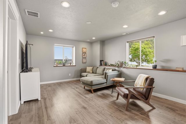 5106 N Emerald Ln, Spokane, WA 99212