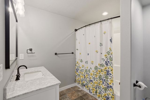 5106 N Emerald Ln, Spokane, WA 99212