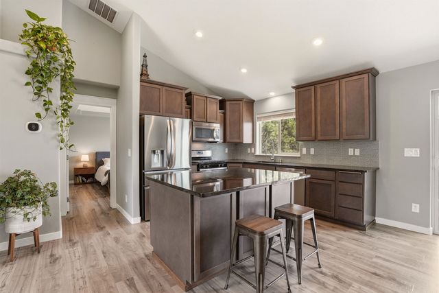 5106 N Emerald Ln, Spokane, WA 99212