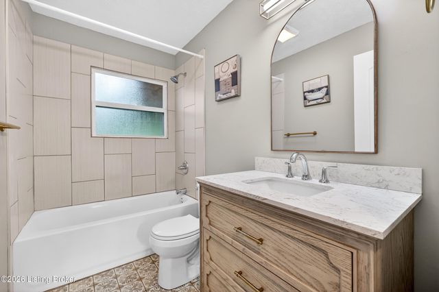 10105 Plaudit Way, Louisville, KY 40272