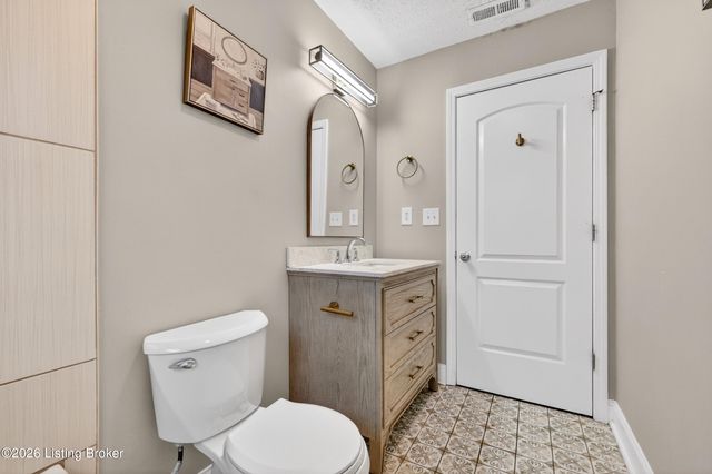 10105 Plaudit Way, Louisville, KY 40272