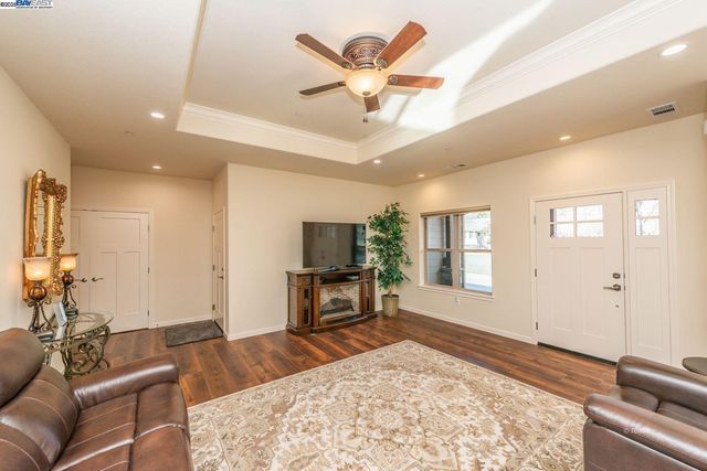 220 Fairway Dr., Weaverville, CA 96093