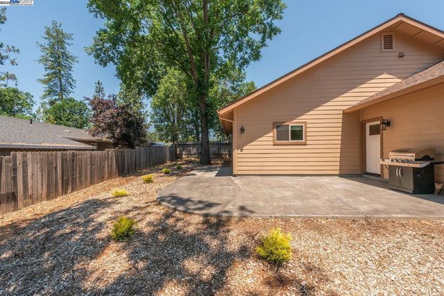 220 Fairway Dr., Weaverville, CA 96093