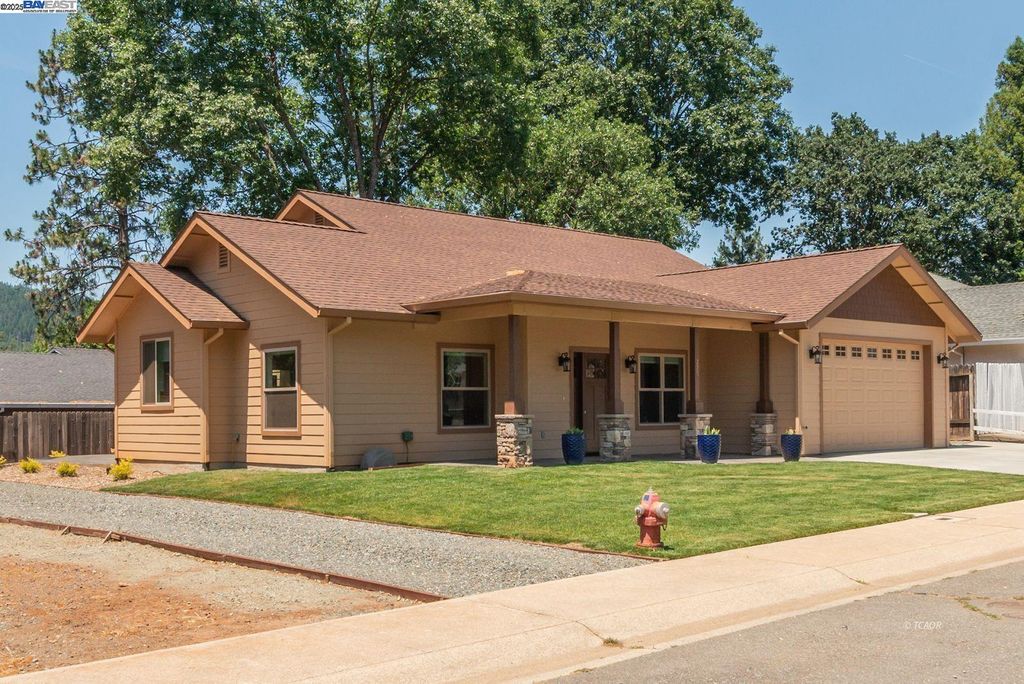 220 Fairway Dr., Weaverville, CA 96093