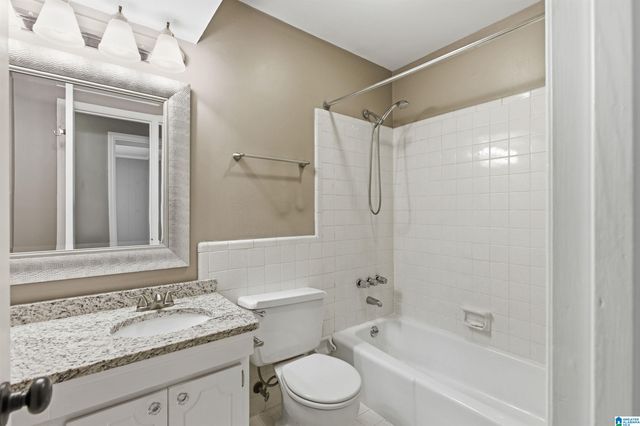 2108 Montreat Dr Apt D, Vestavia Hills, AL 35216