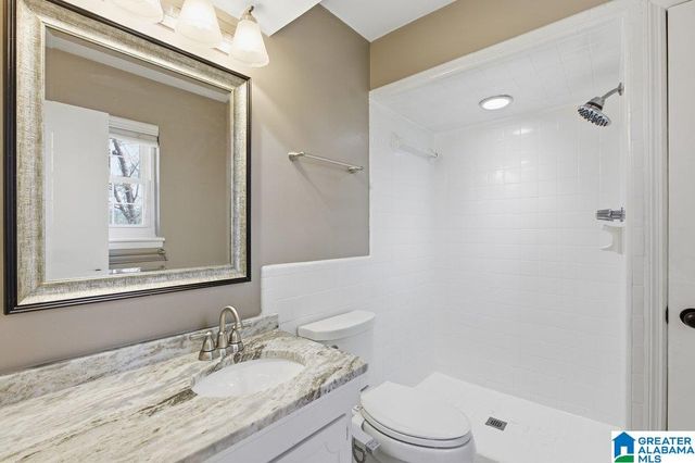 2108 Montreat Dr Apt D, Vestavia Hills, AL 35216