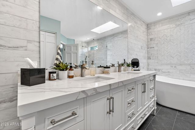 15823 N 58TH Place, Scottsdale, AZ 85254
