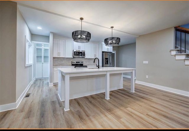10015 Johnson Drive, Merriam, KS 66203