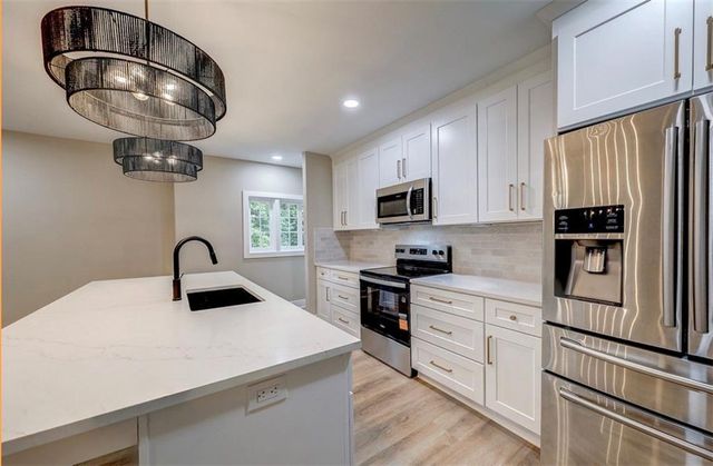 10015 Johnson Drive, Merriam, KS 66203