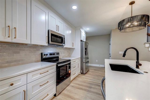 10015 Johnson Drive, Merriam, KS 66203