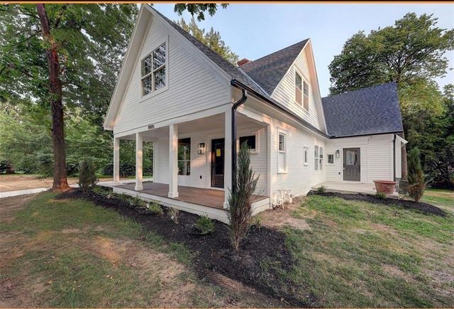 10015 Johnson Drive, Merriam, KS 66203