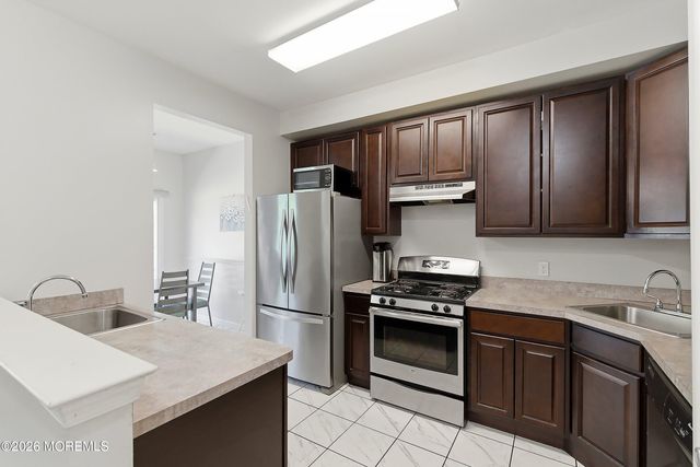 187 Coles Way, Lakewood, NJ 08701