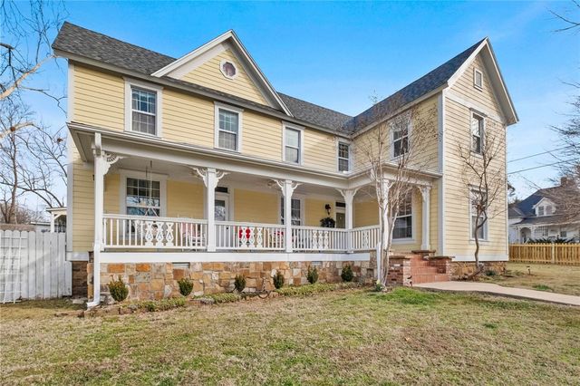 102 W Bush Street, Prairie Grove, AR 72753