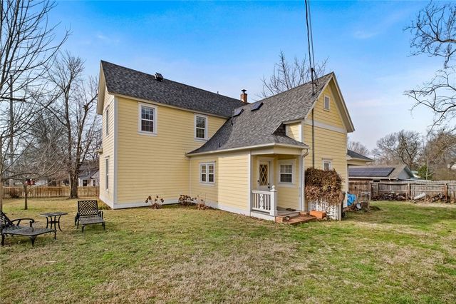 102 W Bush Street, Prairie Grove, AR 72753