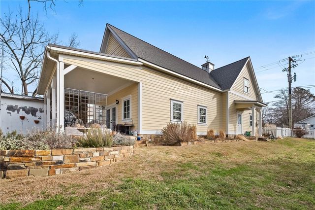 102 W Bush Street, Prairie Grove, AR 72753