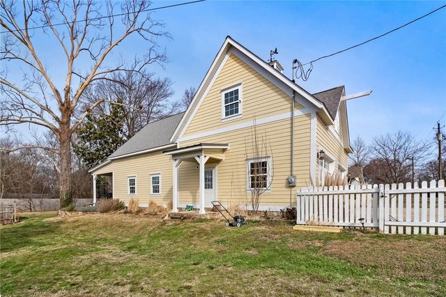 102 W Bush Street, Prairie Grove, AR 72753