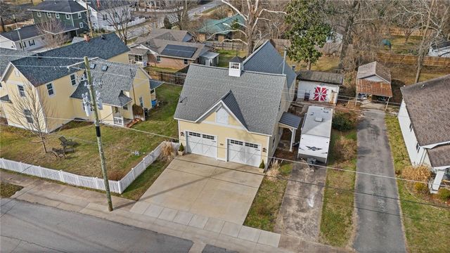 102 W Bush Street, Prairie Grove, AR 72753