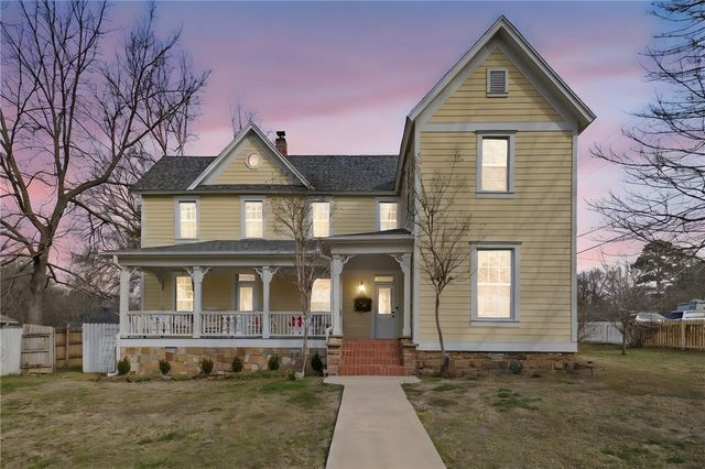 102 W Bush Street, Prairie Grove, AR 72753