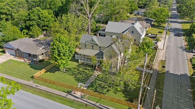 102 W Bush Street, Prairie Grove, AR 72753