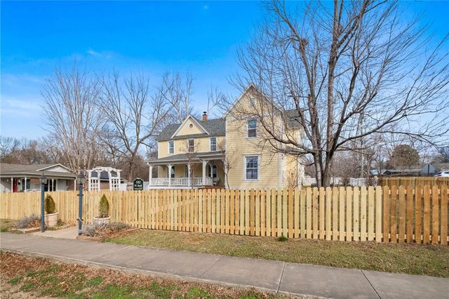 102 W Bush Street, Prairie Grove, AR 72753