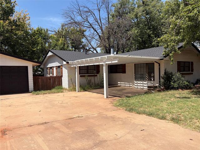 1023 N Madison Avenue, Blanchard, OK 73010