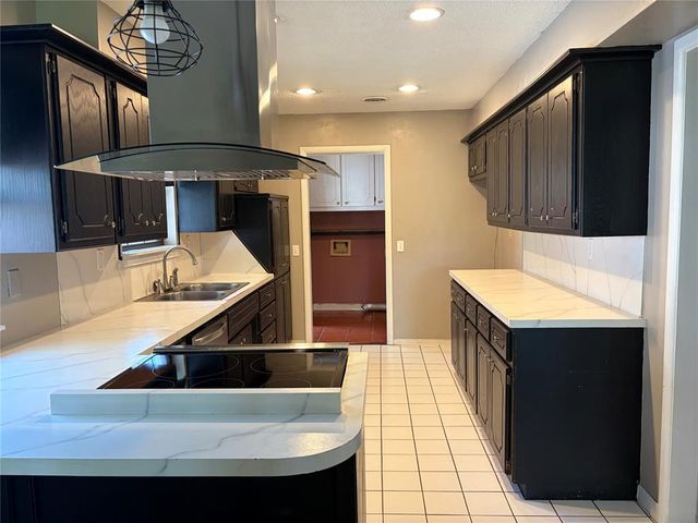 1023 N Madison Avenue, Blanchard, OK 73010