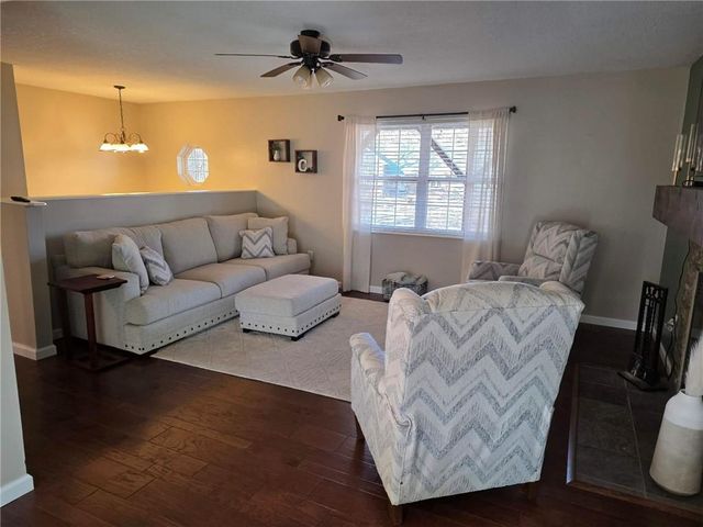 141 SE 611 Road, Warrensburg, MO 64093