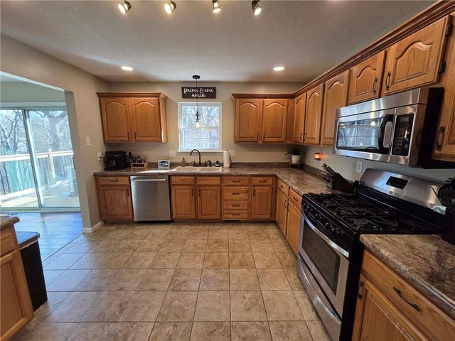 141 SE 611 Road, Warrensburg, MO 64093