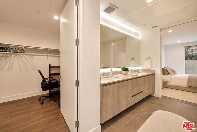 728 N Sweetzer Avenue 112, West Hollywood, CA 90069
