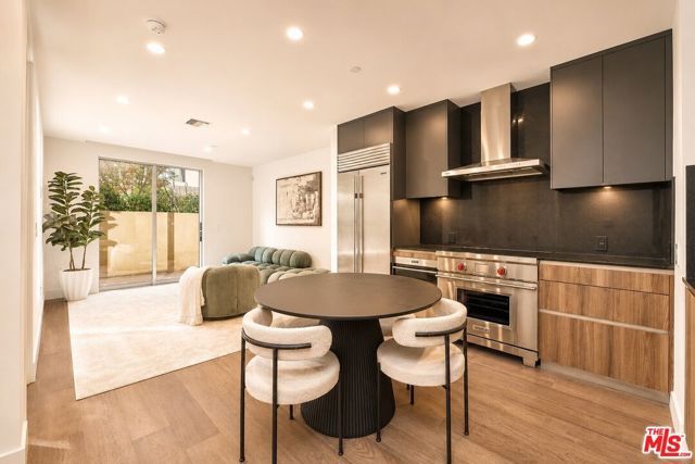 728 N Sweetzer Avenue 112, West Hollywood, CA 90069