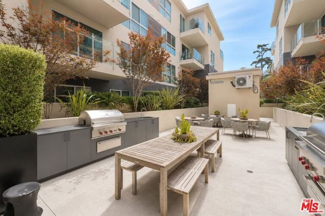 728 N Sweetzer Avenue 112, West Hollywood, CA 90069