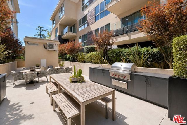 728 N Sweetzer Avenue 112, West Hollywood, CA 90069