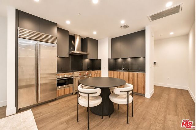 728 N Sweetzer Avenue 112, West Hollywood, CA 90069