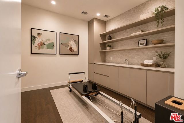728 N Sweetzer Avenue 112, West Hollywood, CA 90069