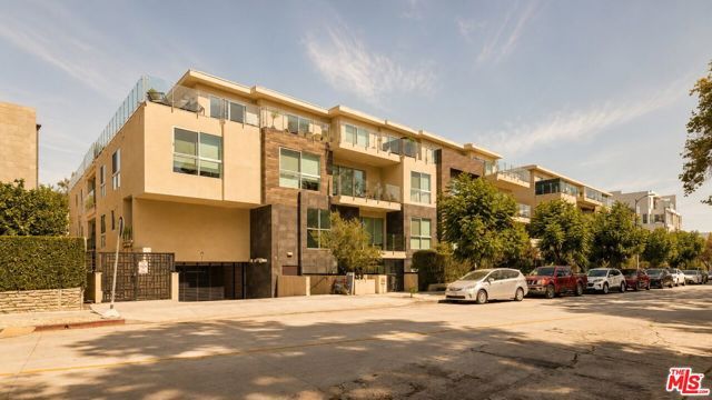 728 N Sweetzer Avenue 112, West Hollywood, CA 90069