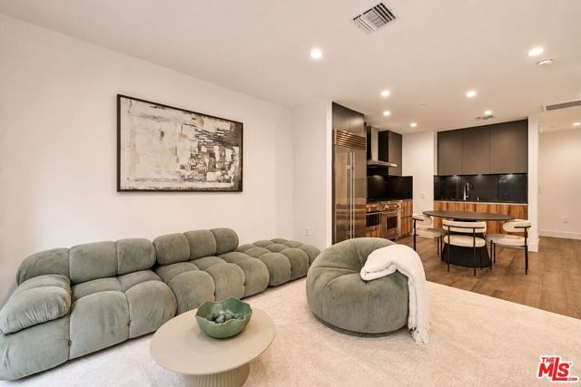728 N Sweetzer Avenue 112, West Hollywood, CA 90069