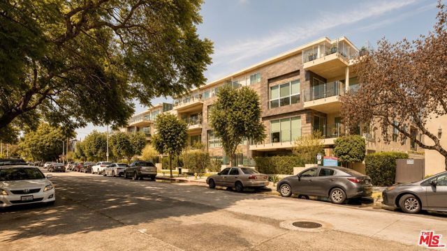 728 N Sweetzer Avenue 112, West Hollywood, CA 90069