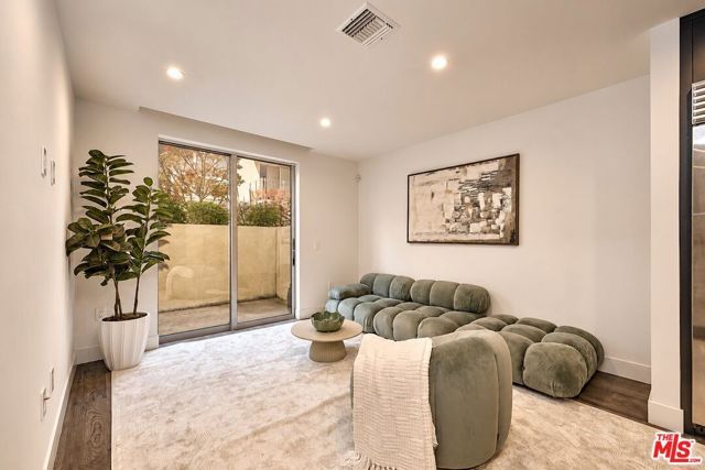 728 N Sweetzer Avenue 112, West Hollywood, CA 90069