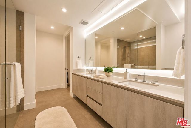 728 N Sweetzer Avenue 112, West Hollywood, CA 90069