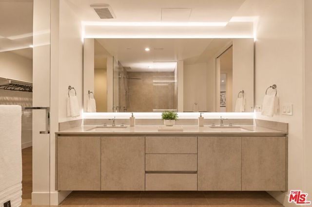 728 N Sweetzer Avenue 112, West Hollywood, CA 90069