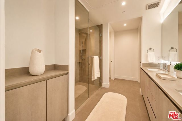 728 N Sweetzer Avenue 112, West Hollywood, CA 90069