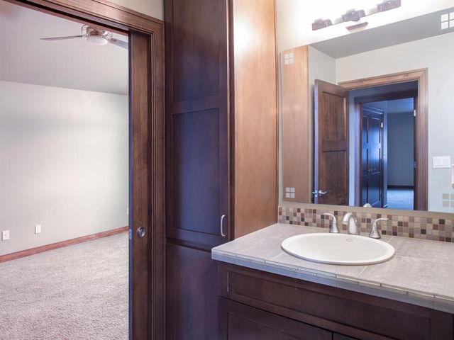 1750 LIMESTONE TRAIL, De Pere, WI 54115