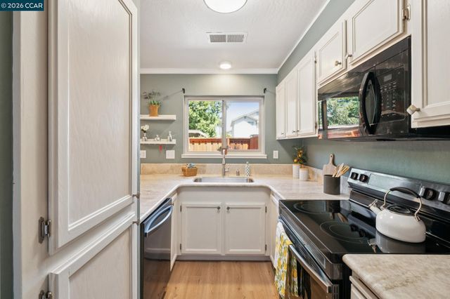225 Mayhew Way 5, Walnut Creek, CA 94597