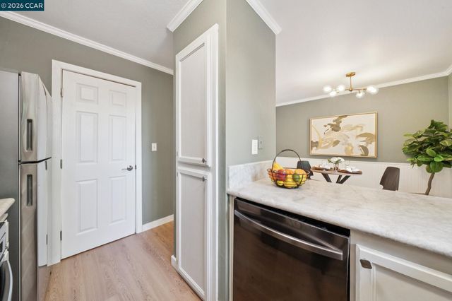 225 Mayhew Way 5, Walnut Creek, CA 94597