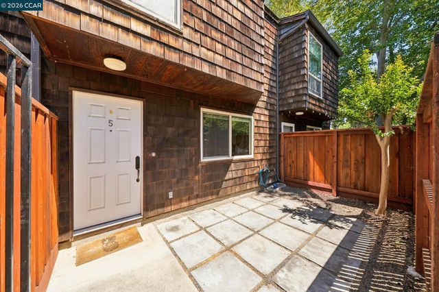 225 Mayhew Way 5, Walnut Creek, CA 94597