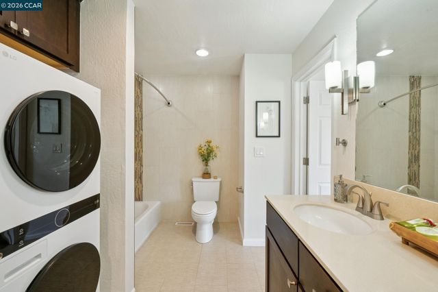225 Mayhew Way 5, Walnut Creek, CA 94597