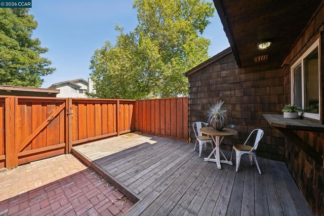 225 Mayhew Way 5, Walnut Creek, CA 94597