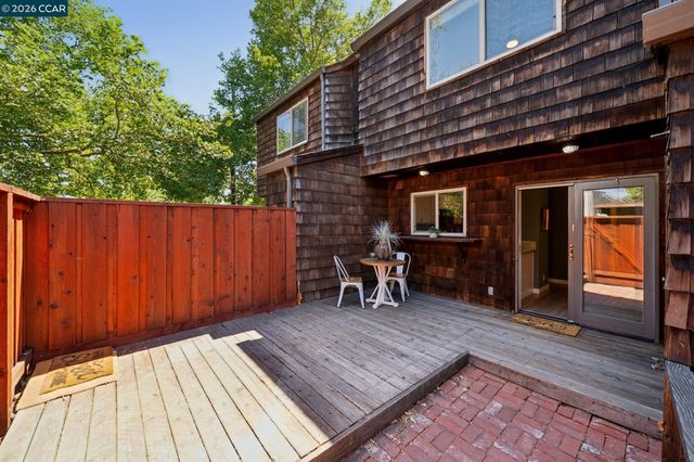 225 Mayhew Way 5, Walnut Creek, CA 94597